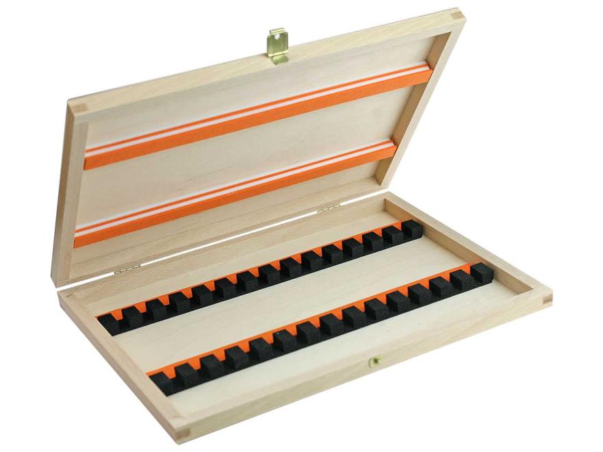 bassoon reed case: 28 reeds, solid beech 